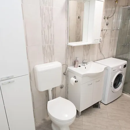 Maja Apartment *